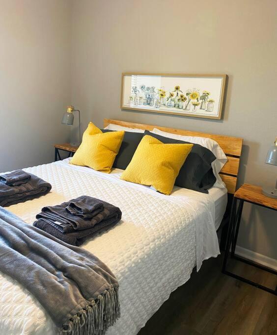 The Delores - 2 Bedroom Apt In Quilt Town, Usa Hamilton Екстериор снимка