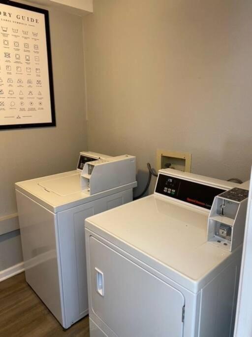 The Delores - 2 Bedroom Apt In Quilt Town, Usa Hamilton Екстериор снимка
